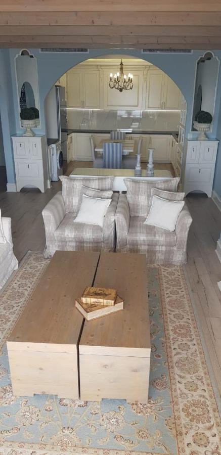 Limani Luxury Beachfront Apartament Saranda