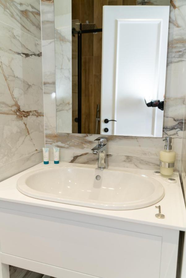Limani Luxury Beachfront * Sarandë