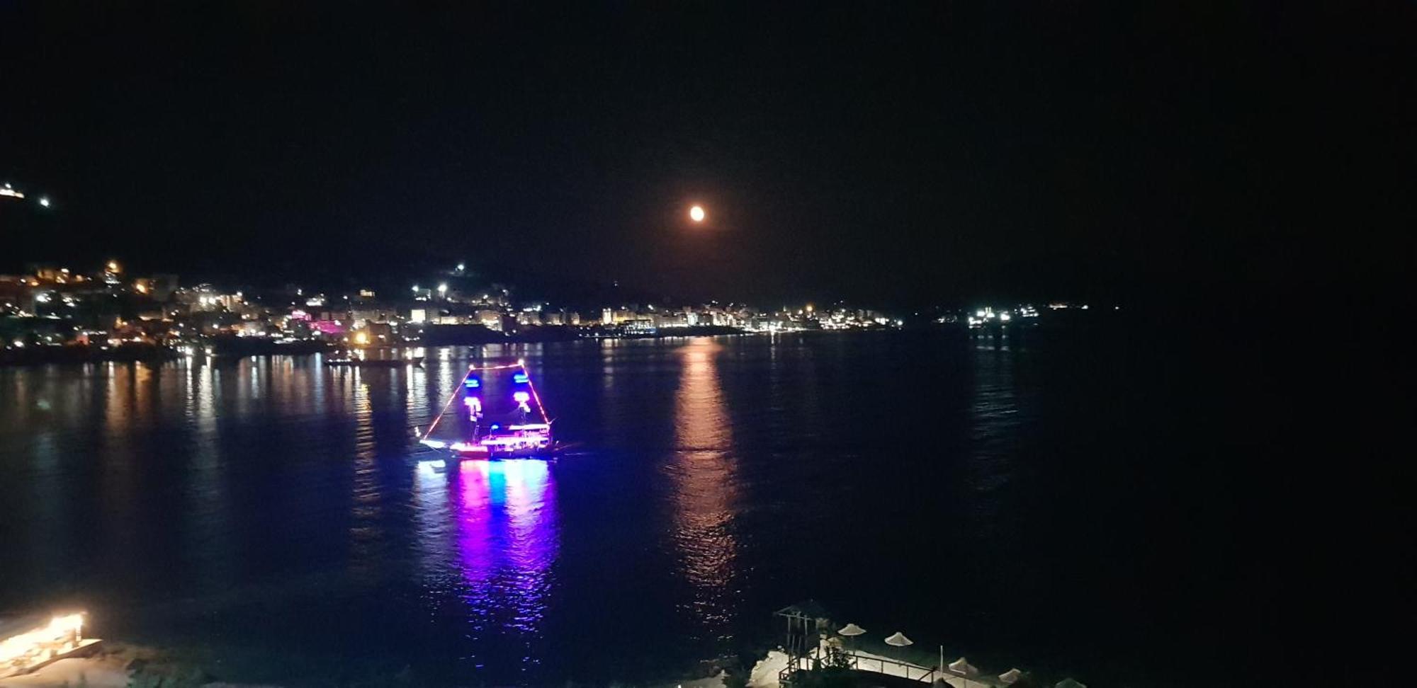 Limani Luxury Beachfront Apartament Saranda